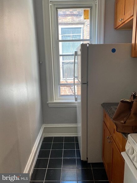 1342 W Westmoreland St, Unit 2F in Philadelphia, PA - Building Photo