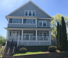 46 Riverside Dr in Fairfield, CT - Building Photo