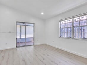 7172 SW 22nd St in Miami, FL - Building Photo - Building Photo