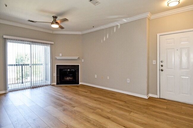 11349 Aristotle Dr, Unit 302 in Fairfax, VA - Building Photo - Building Photo