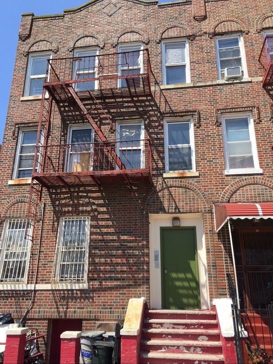 620 Crescent St in Brooklyn, NY - Building Photo