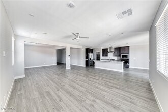 510 Copper Falcon Ave in Henderson, NV - Building Photo - Building Photo