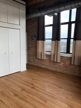 1250 W Van Buren St, Unit 615 in Chicago, IL - Building Photo - Building Photo
