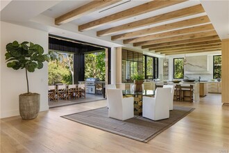 24341 Rolling View Rd in Hidden Hills, CA - Building Photo - Building Photo