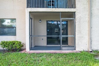 141 NW 93rd Ave, Unit 102 in Pembroke Pines, FL - Building Photo - Building Photo