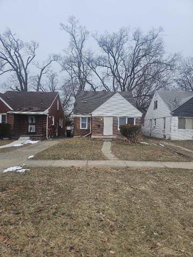 property at 18417 Glastonbury Rd