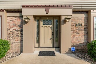 2010 Castlebar Dr in St. Louis, MO - Building Photo - Building Photo