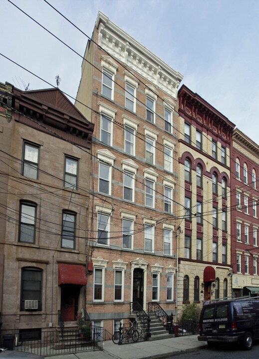 742 Park Ave in Hoboken, NJ - Building Photo