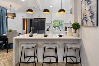 2521 W California St in Santa Ana, CA - Foto de edificio - Building Photo