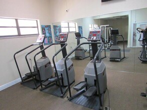 7000 NW 186th St in Hialeah, FL - Building Photo - Building Photo