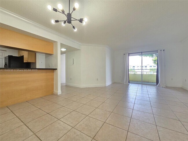 10765 SW 108th Ave in Miami, FL - Building Photo - Building Photo