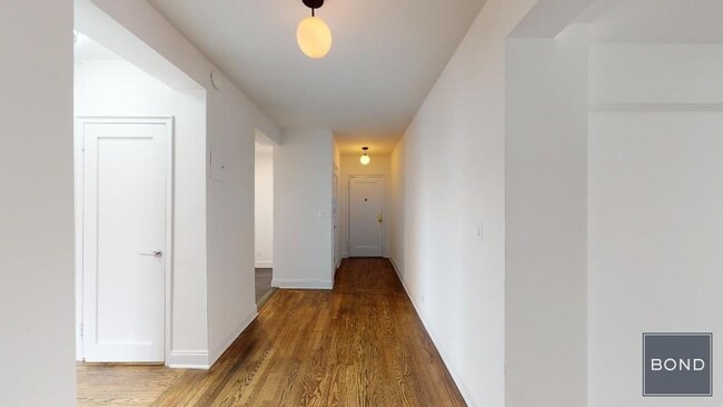 20 5th Ave in New York, NY - Building Photo - Building Photo