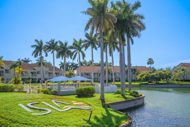 6080 Bahia Del Mar Cir in St. Petersburg, FL - Building Photo - Building Photo