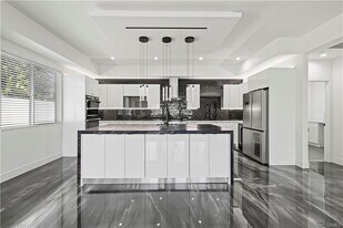 15209 Cohasset St in Los Angeles, CA - Building Photo