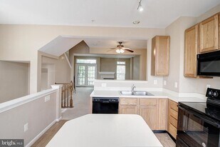 586 Eisenhower Dr in Frederick, MD - Building Photo