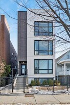 4321 N Cicero Ave in Chicago, IL - Building Photo