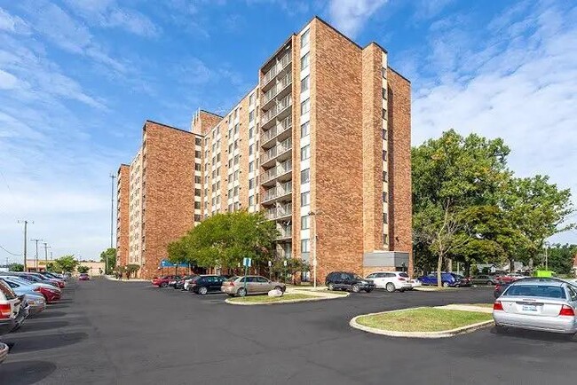 20800 Wyoming Ave in Ferndale, MI - Building Photo - Building Photo