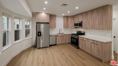 5729 Carlton Way in Los Angeles, CA - Building Photo - Building Photo