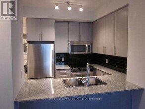 60 Berwick Ave in Toronto, ON - Building Photo - Building Photo