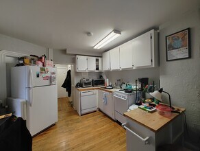 72 Revere St, Unit 2R in Boston, MA - Building Photo - Building Photo