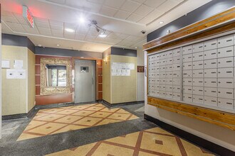 Le Crestwood in Montréal, QC - Foto de edificio - Building Photo