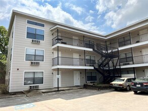 701 W Sycamore St, Unit 107 in Denton, TX - Foto de edificio - Building Photo