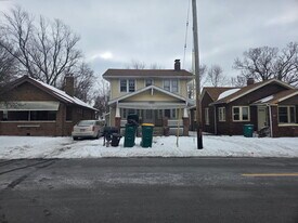 651 W Wood St in Decatur, IL - Building Photo