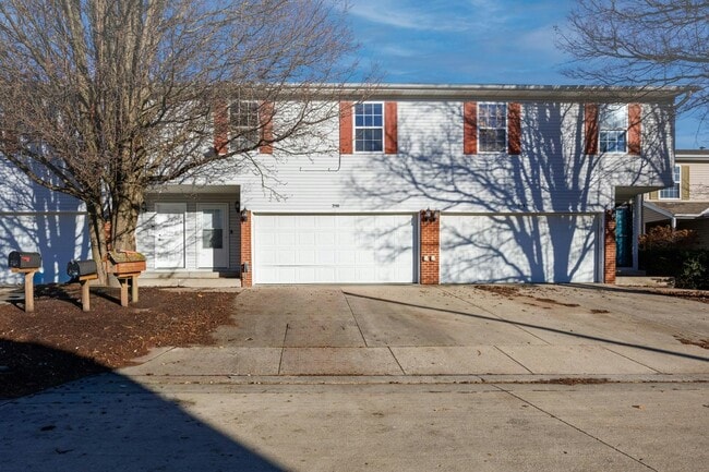 250 Parktrail Rd in Normal, IL - Building Photo - Building Photo