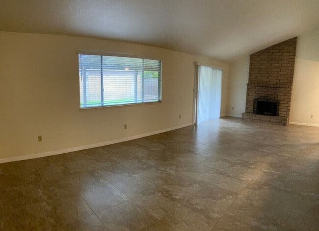 1213 Satariano Ln in Modesto, CA - Building Photo - Building Photo