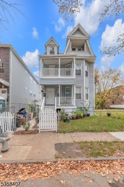 66 N 15th St in East Orange, NJ - Building Photo