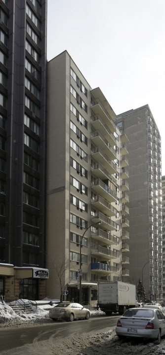 Vie Apartments in Montréal, QC - Building Photo