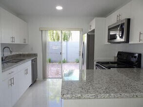 7921 SW 152nd Ave in Miami, FL - Building Photo - Building Photo