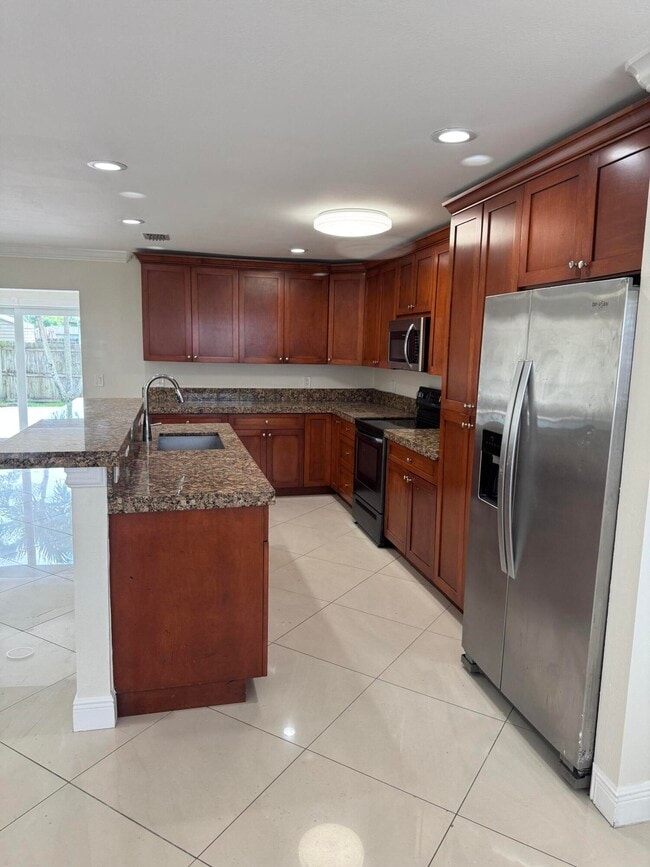 881 Camellia Dr in Royal Palm Beach, FL - Building Photo - Building Photo