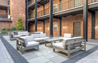 Thames Point in Baltimore, MD - Foto de edificio - Building Photo