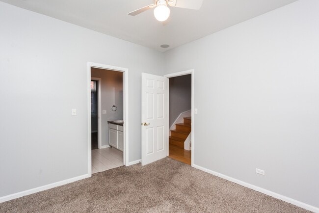 2427 N Clybourn Ave, Unit D in Chicago, IL - Foto de edificio - Building Photo