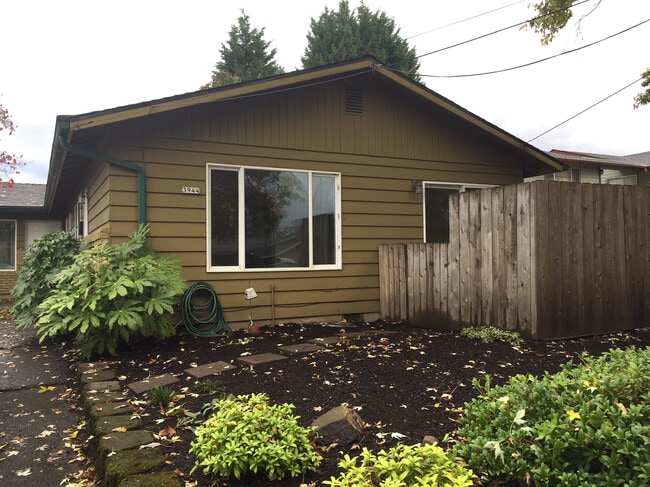 3946 SE 28th Pl, Unit 3944