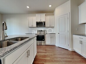 9253 Shootingstar St SE in Tumwater, WA - Foto de edificio - Building Photo