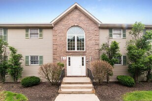 440 S Peace Rd in Sycamore, IL - Building Photo