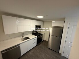 10 Darling St, Unit #2 in Boston, MA - Building Photo