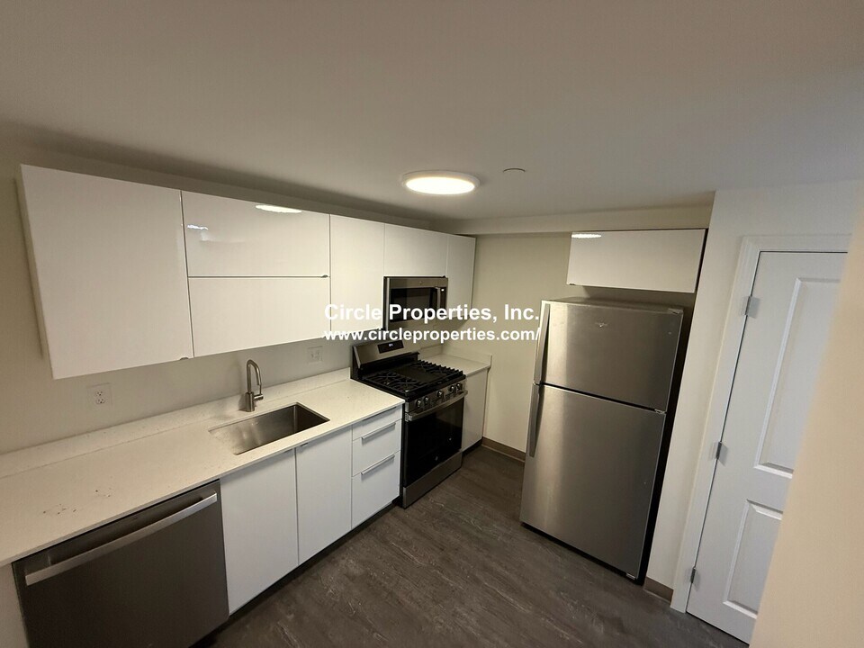 10 Darling St, Unit #2 in Boston, MA - Foto de edificio