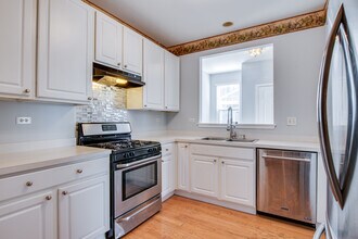 805 Genesee Dr in Naperville, IL - Building Photo - Building Photo