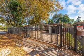 4220 SW 13th St in Miami, FL - Building Photo - Building Photo