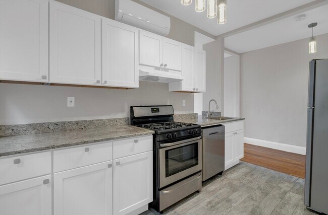 322 Summit Ave, Unit 203
