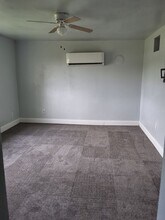 1207 1/2 S 12th St in Pekin, IL - Building Photo - Building Photo