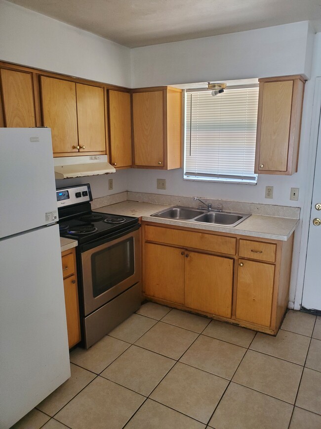 1542 Patrick Ave in Tallahassee, FL - Foto de edificio - Building Photo