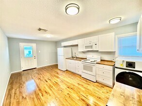 6203 Heards Ln in Galveston, TX - Building Photo - Building Photo