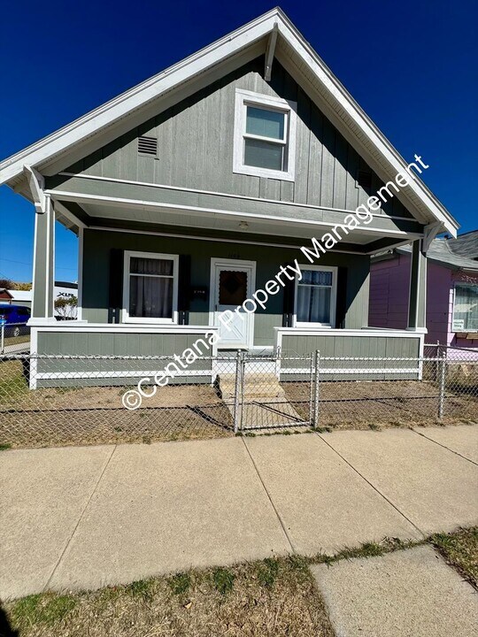 1100 E 4th St in Anaconda, MT - Foto de edificio
