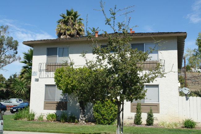 831 Farm Dr in San Jose, CA - Foto de edificio - Building Photo