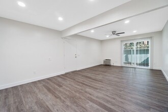 La Palma Woods Apartments in Anaheim, CA - Building Photo - Interior Photo