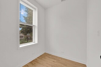 3816 S HONORE St in Chicago, IL - Building Photo - Building Photo